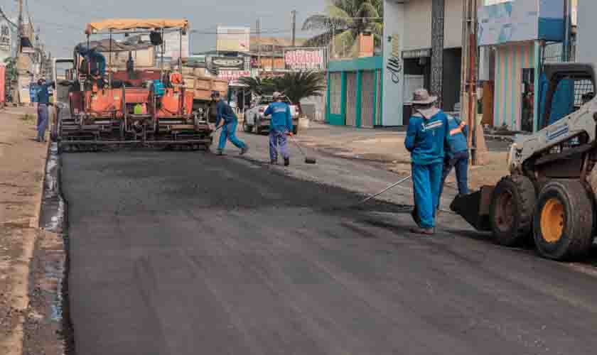 Rua Almirante Barroso recebe recapeamento