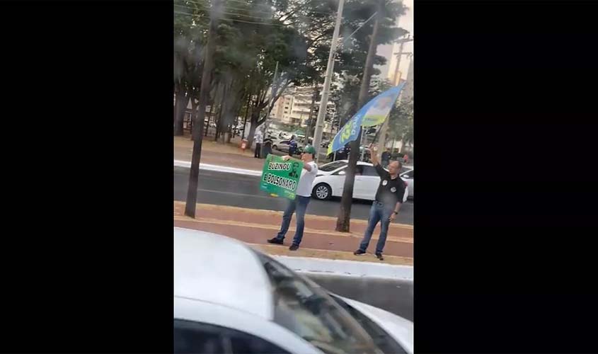 Bolsonarista passa vergonha ao ser ignorado após tentar chamar apoio para seu