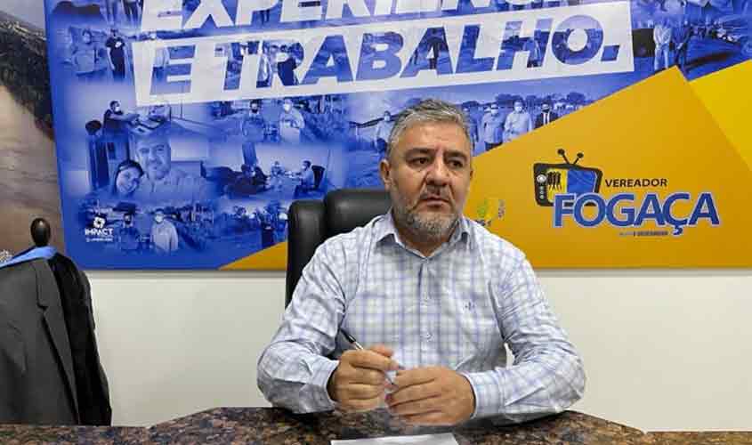 Vereador Fogaça cobra reparo urgente em buraco que há meses causa transtornos no bairro Olaria