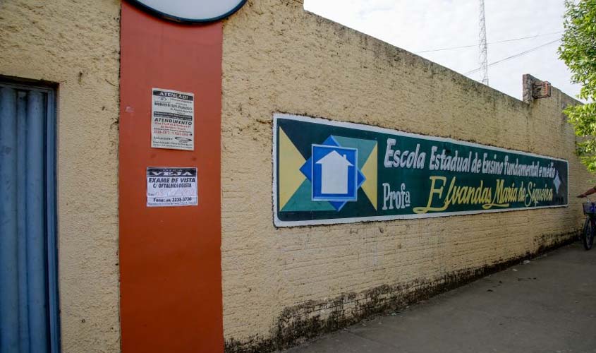 Escola Elvandas Maria de Siqueira, recebe equipamentos e ganha novo refeitório