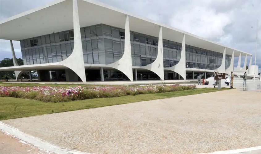 Lula elogia plebiscito por taxar ricos e contra escala 6x1