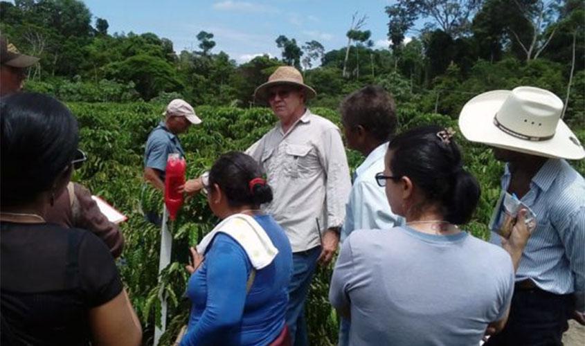 Dia de Campo reúne mais de 200 produtores rurais