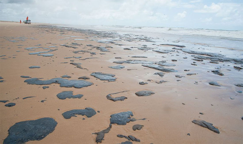 Empresa grega é suspeita do vazamento de óleo, diz Polícia Federal