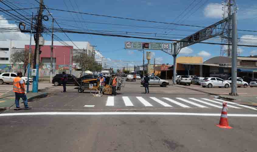 Semtran realiza sinalização da rua Brasília