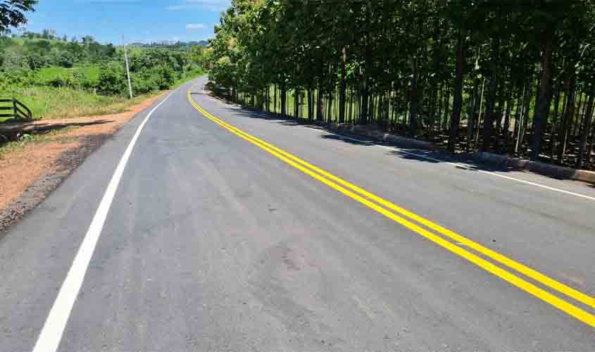 Governo conclui revitalização de sinalização horizontal na RO-490
