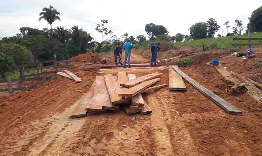 Equipe da Semosp entrega mais uma ponte na zona rural