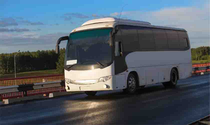 Rede de supermercados não é responsável por acidente de ônibus sofrido por encarregado de seção