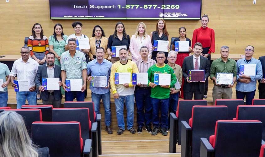 Assembleia homenageia pesca e apicultura em Rondônia