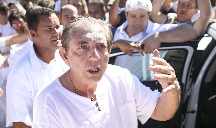 João de Deus vai para o hospital com infecção urinária