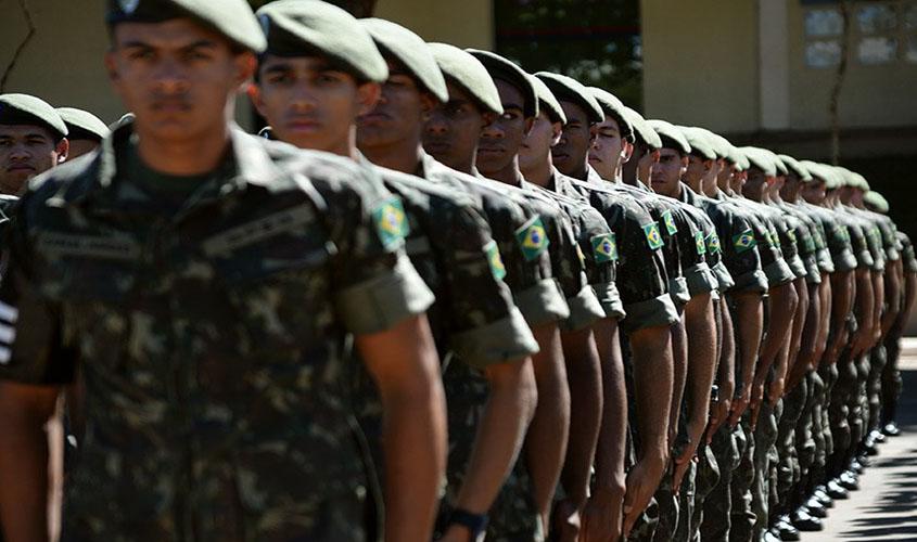 Izalci espera corrigir distorções na carreira militar em comissão do Executivo