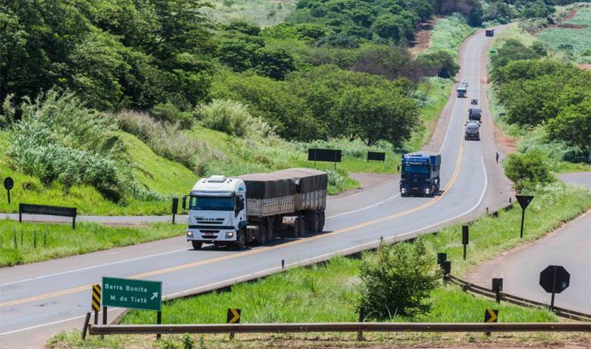 Bolsonaro veta avaliação períodica de saúde a motoristas profissionais