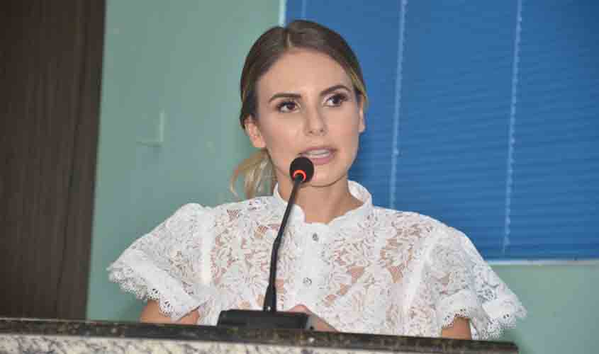 Nascida em Ariquemes, Carla Redano é empossada como Prefeita