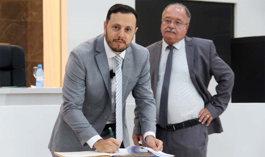 Flori Cordeiro e Aparecido Donadoni são empossados como prefeito e vice-prefeito de Vilhena; novo secretariado também é definido