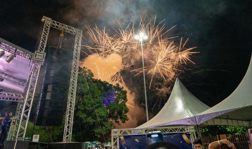 Porto Velho recebe 2023 com show pirotécnico e atrações musicais