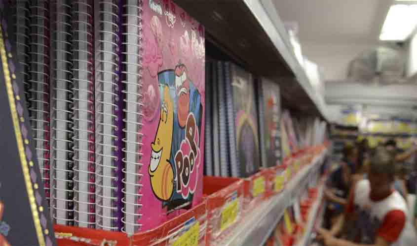 Gastos com material escolar impactam orçamento de 85% das famílias