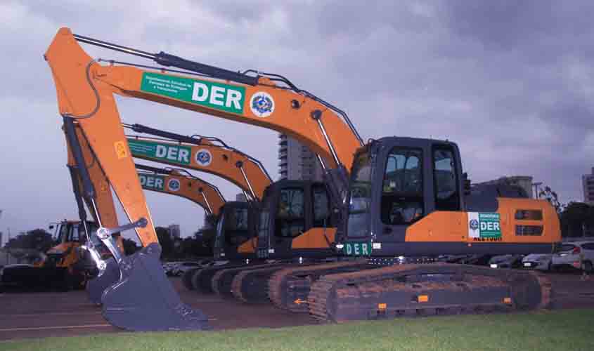 Governo entrega maquinários para reforçar recuperação de estradas em Rondônia