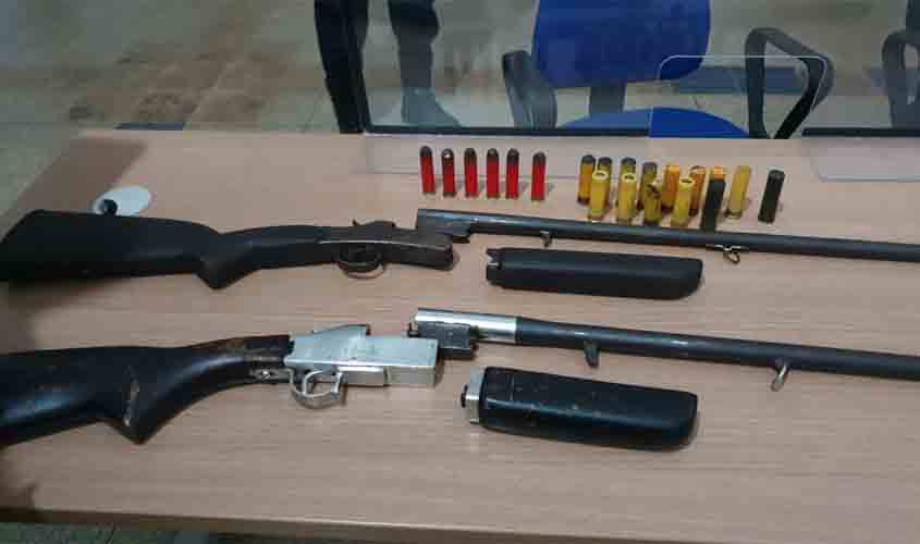 Motociclista com duas espingardas empreende fuga porém acaba preso pela Polícia Ambiental