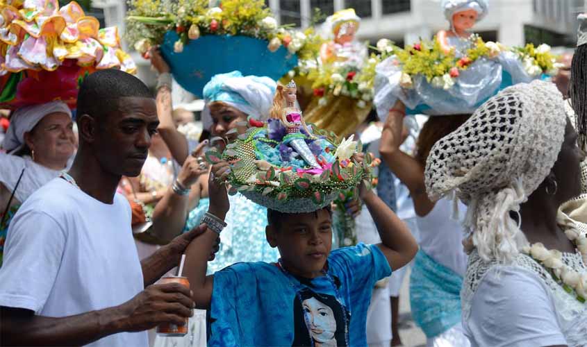 Cariocas comemoram o Dia de Iemanjá no Arpoador