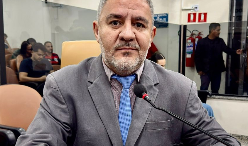 Vereador Fogaça cobra roçagem e limpeza em via tomada pelo mato no Nova Esperança