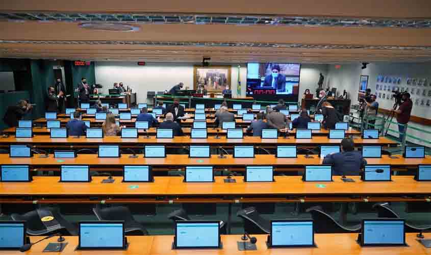 Conselho de Ética notifica deputados Daniel Silveira e Flordelis