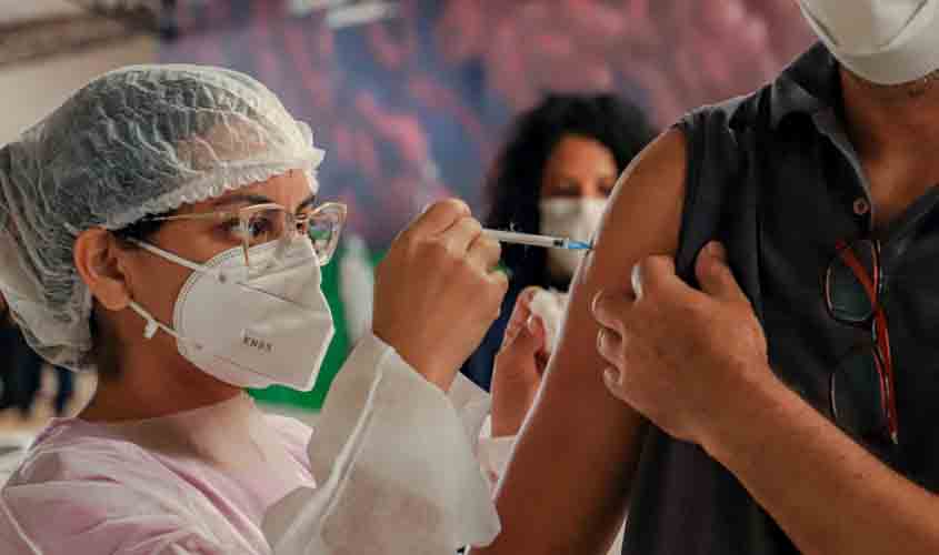Prefeitura aplica 5.100 novas doses da vacina contra a Covid-19
