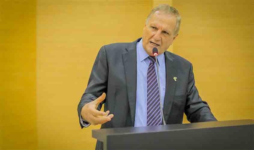 Deputado Adelino Follador insiste na redução do ICMS sobre combustíveis e alimentos