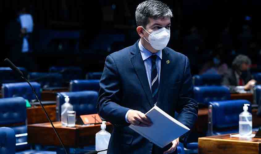 Senado aprova MP que facilita compra de vacinas contra covid-19; texto vai a sanção