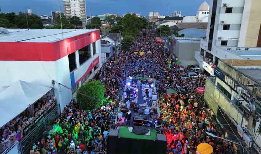 Banda do Vai Quem Quer segue tradição arrastando multidão no Carnaval 2025