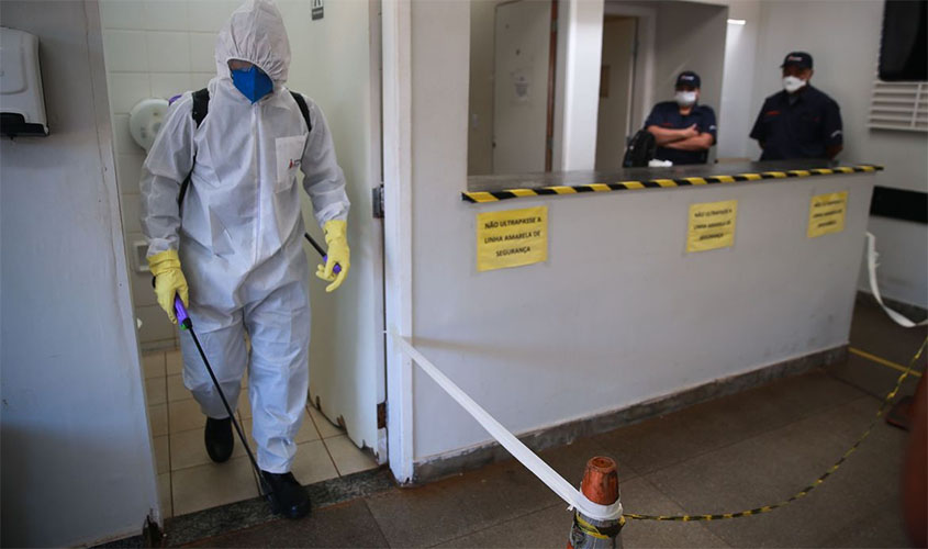 Número de casos de covid-19 sobe para 7.910 e mortes chegam a 299