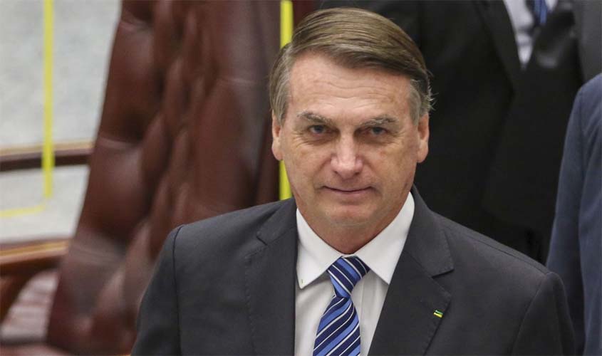 TSE dá prazo para Bolsonaro se manifestar em processo