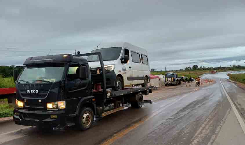 Ações do governo de RO reduz impacto de alagamento na BR-425; Sepat disponibiliza caminhão