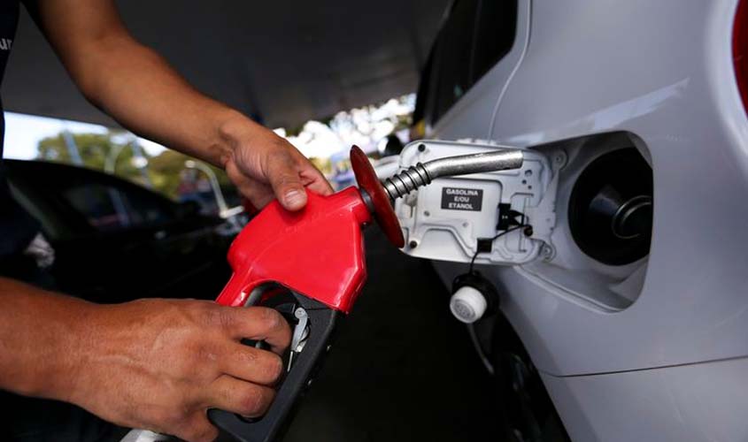 Gasolina comum teve aumento de 4,48% no mês de abril