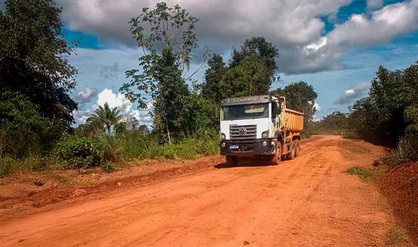 Governo de RO investe em manutenção da Rodovia-133 na Região do Café