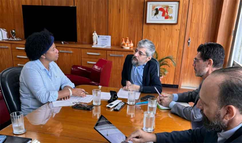 Deputada Sílvia Cristina confirma no INSS que número de peritos médicos vai dobrar em Rondônia