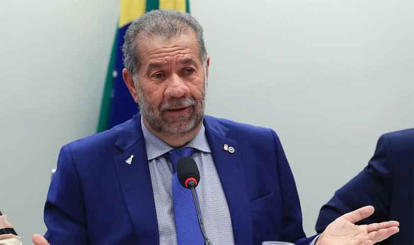 Após fraude no INSS, Lupi pede demissão do Ministério da Previdência