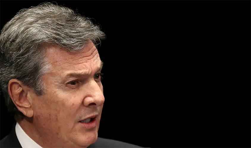 Ex-presidente Fernando Collor deixa presídio para cumprir pena em casa