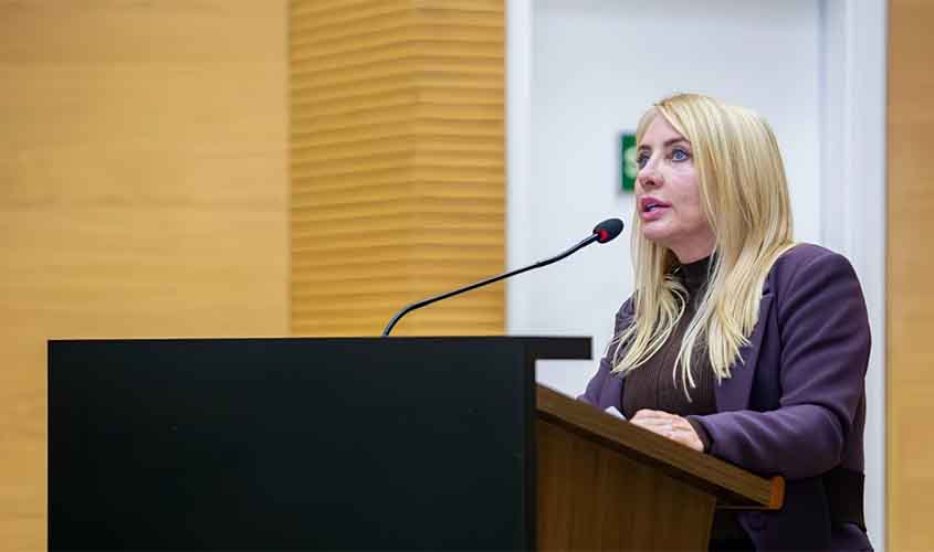 Ieda Chaves comemora sanção de Lei contra maus-tratos a animais domésticos em Rondônia