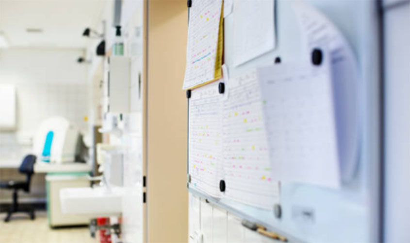 Cobrança de metas por quadro de avisos gera indenização a leiturista