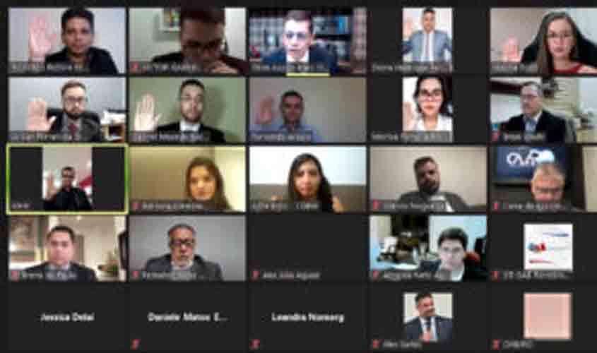 OAB entrega mais de 20 novas carteiras para advogados e advogadas