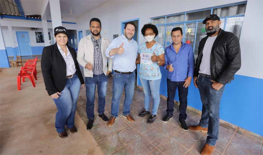 Recurso para reforma do piso da administração e pátio da APAE de São Francisco do Guaporé é liberado