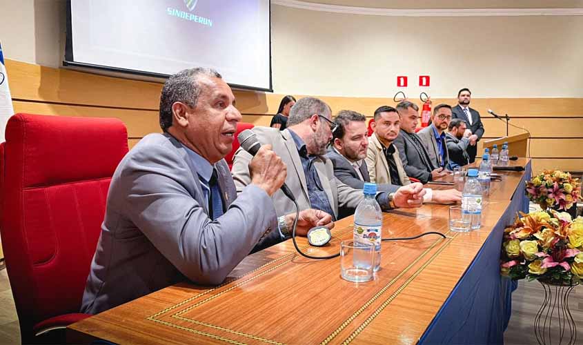 Deputado participa de cerimônia de posse da nova diretoria do Singeperon