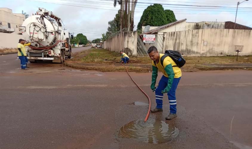 Prefeitura reforça ações para desobstruir sistema de escoamento de águas pluviais em Porto Velho