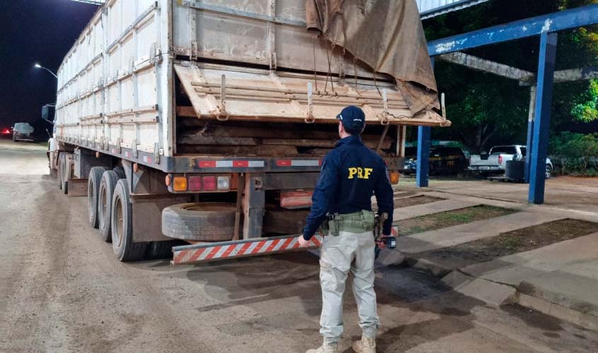 PRF identifica transporte irregular de madeira