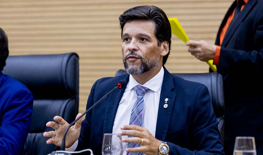 Delegado Camargo institui Dia Livre de Impostos