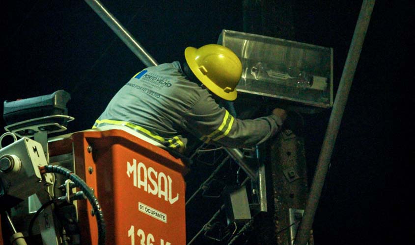 Prefeitura ilumina Praça dos Taxistas, Praça João Zanella e Campo do Triângulo