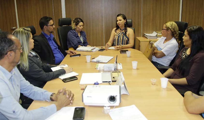 Anderson Pereira cobra da Sesau melhores condições para enfermeiros e servidores do Cosme e Damião