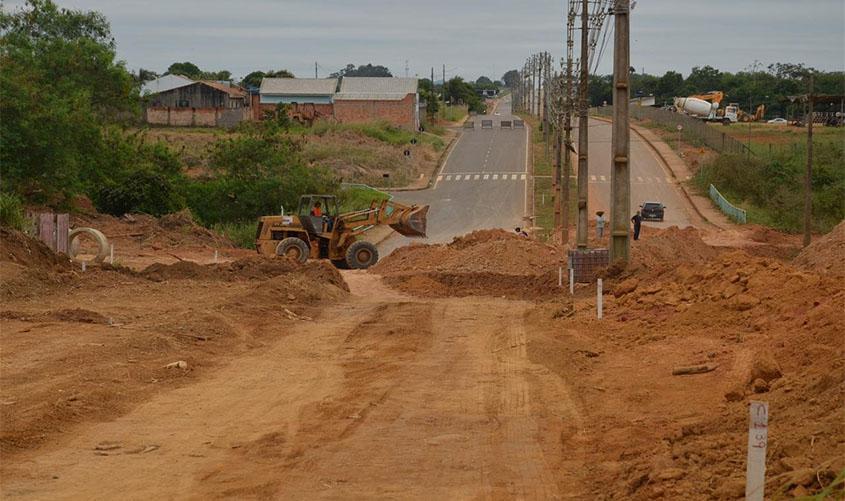 SEMUST de Ariquemes fecha trecho da Avenida Hugo Frey para obras de pavimentação