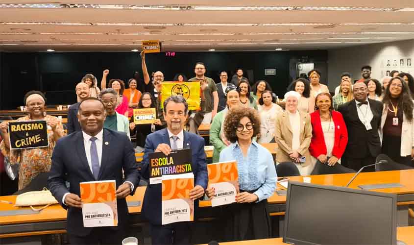 Chega ao Congresso caderno de propostas para educação antirracista