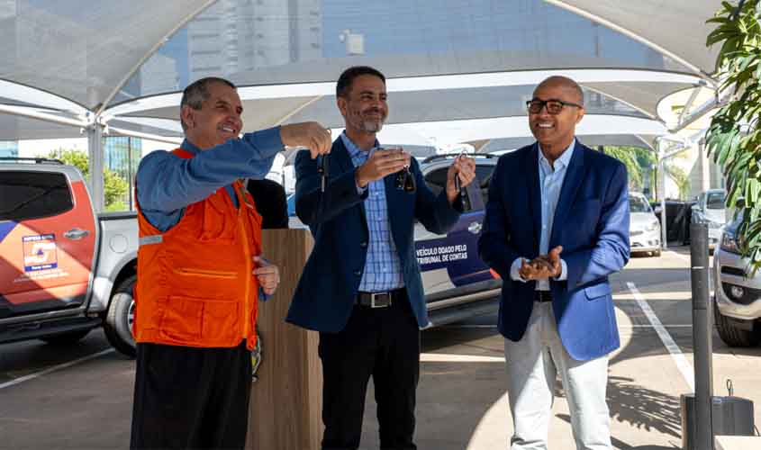 TCE-RO doa 4 caminhonetes à Defesa Civil para atender distritos de Porto Velho