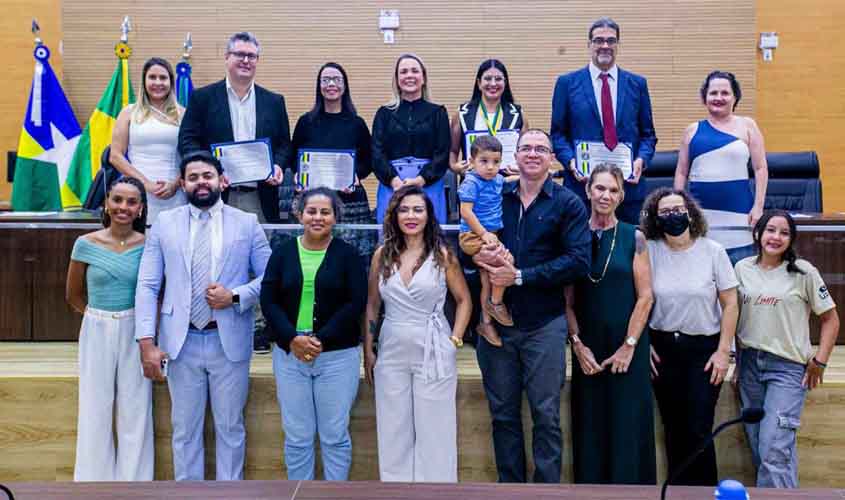 Deputada Cláudia de Jesus homenageia hematologistas e reforça a importância do SUS